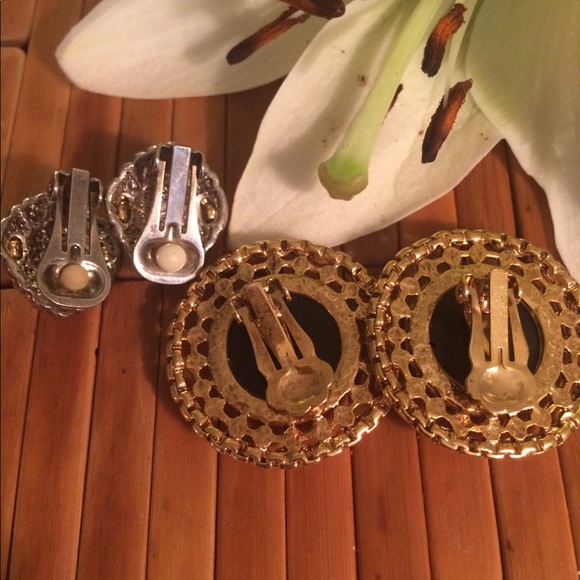 ⭐️2 pairs of Vintage 1980s Clip on Earrings⭐️ - Picture 2 of 3